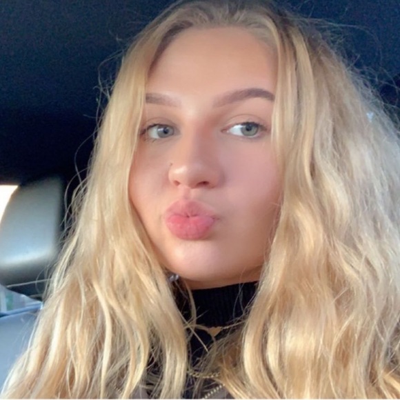 Meet your Posher, Madison - Picture 3 of 3